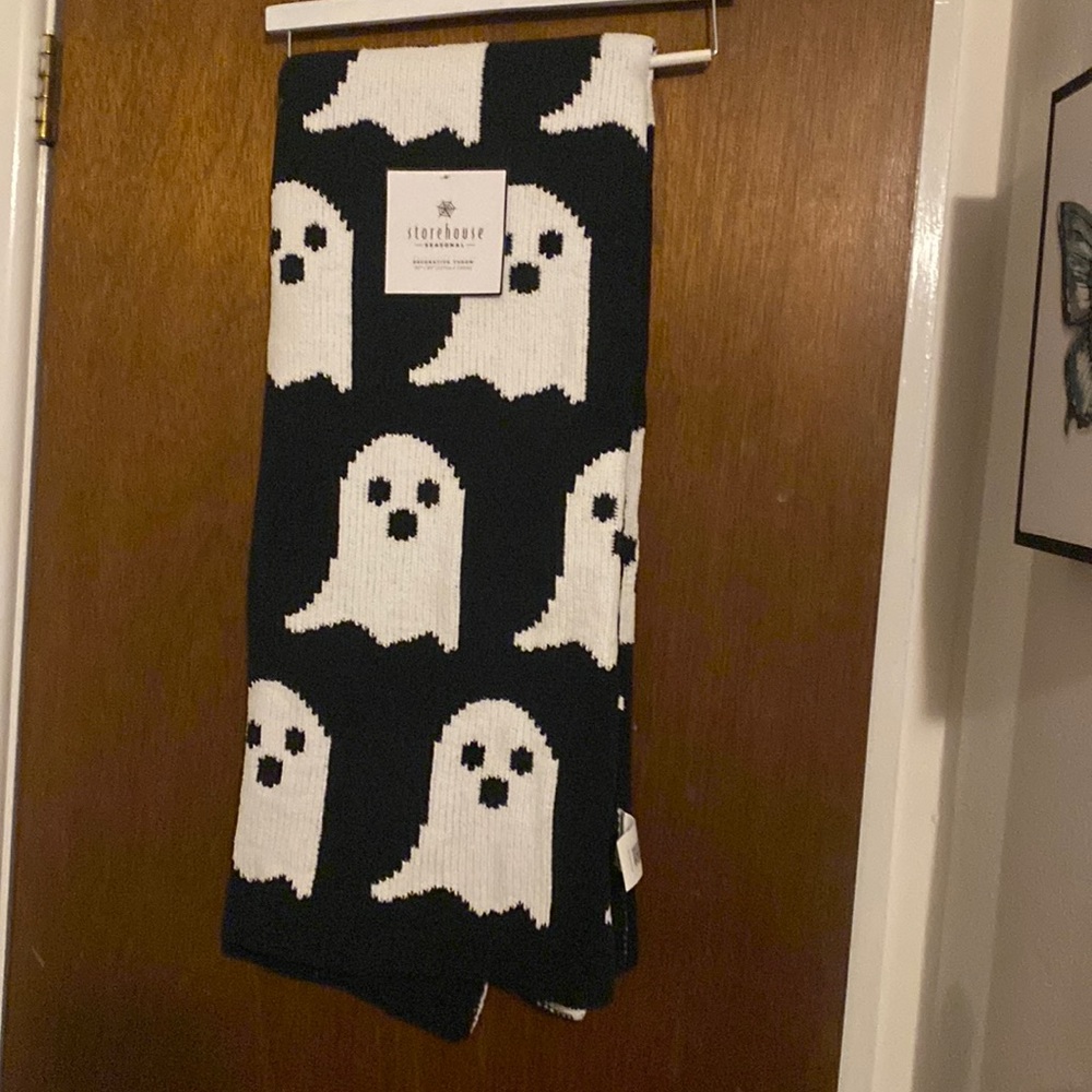 NWT Storehouse Seasonal Ghost Blanket